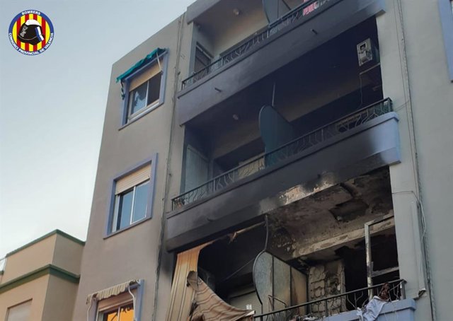 Imagen del edificio afectado por el fuego en Alfafar