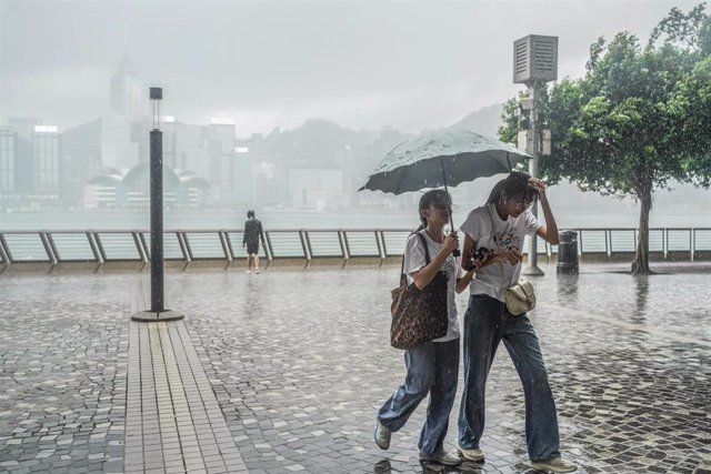 Archivo - Imagen de archivo de una tormenta en Hong Kong. 