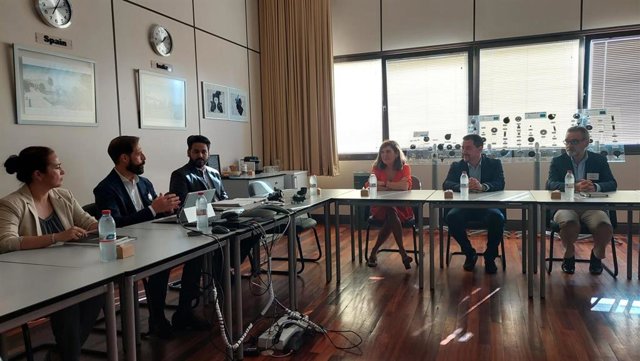 Visita a la empresa Clarton Horn.