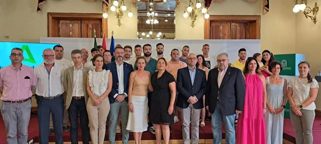 Carmen Crespo entrega ayudas a jóvenes agricultores en Almería