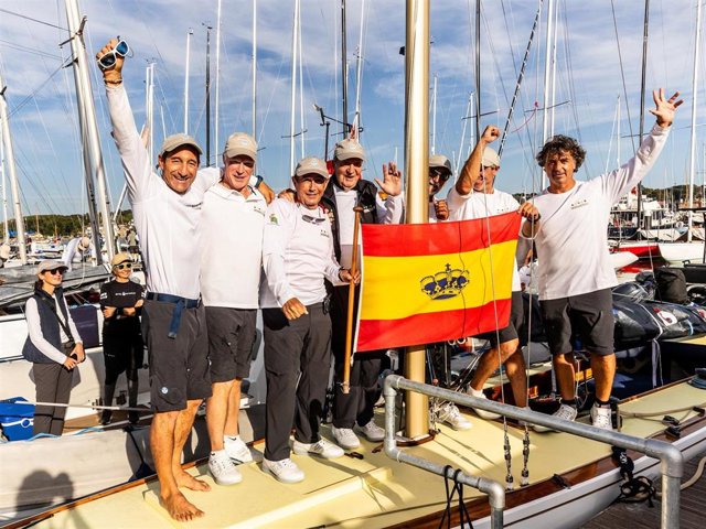 El 'Bribon', con el Rey Juan Carlos, conquista su tercer Mundial de 6 Metros