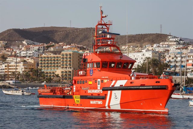 Archivo - La embarcación Salvamento Marítimo ‘Guardamar Talía’ a su llegada al muelle de Arguineguín con varias decenas de migrantes, a 28 de agosto de 2021, en Arguineguín, Mogán, Gran Canaria, (España). El muelle de Arguineguín recibe este sábado a la e