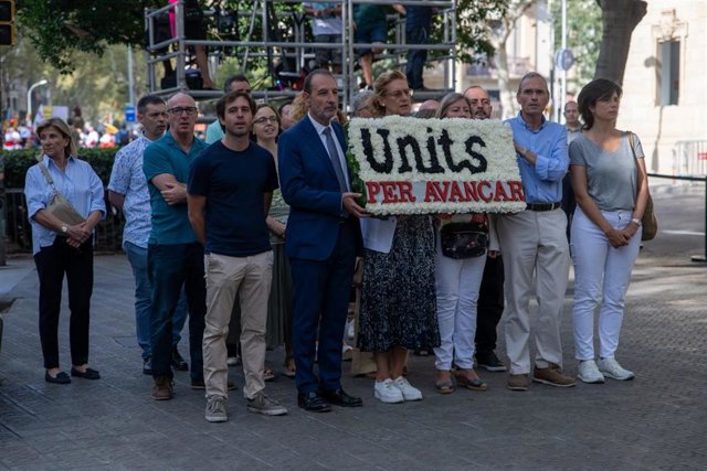 Ofrenda floral de Units per Avançar, encabezada por el secretario general Ramon Espadaler.