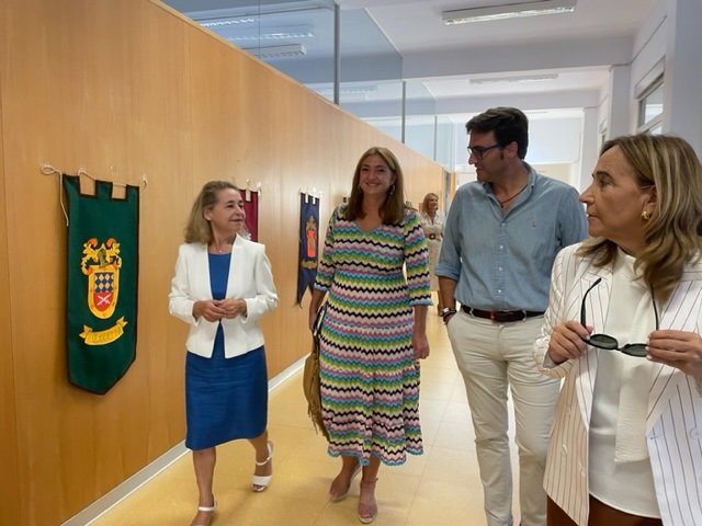La consejera de Educación, Mercedes Vaquera, visita el CEIP Dulce Chacón de Cáceres en el inicio del curso escolar