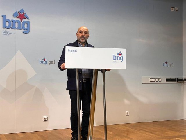 El diputado del BNG, Néstor Rego, en rueda de prensa
