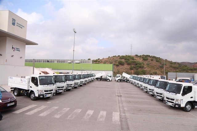 Archivo - Imagen de archivo de flota de vehículos de Limasam