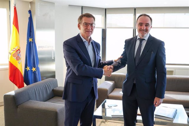 El presidente del Partido Popular, Alberto Núñez Feijóo, se reúne con el presidente de UPN, Javier Esparza, dentro de su ronda para la investidura, en la sede del PP, a 13 de septiembre de 2023, en Madrid (España). La reunión ha tenido lugar en el marco d