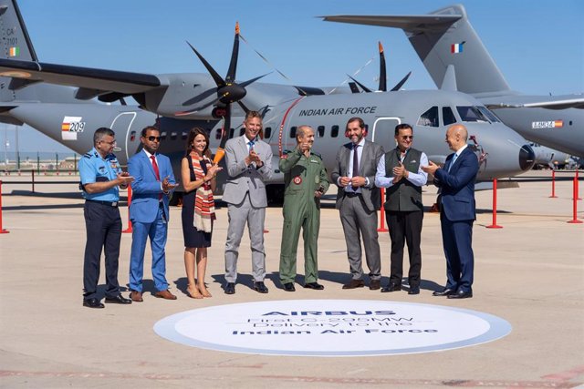 Acto de entrega del primero de los 16 aviones C295 ensamblados en Sevilla para la India.