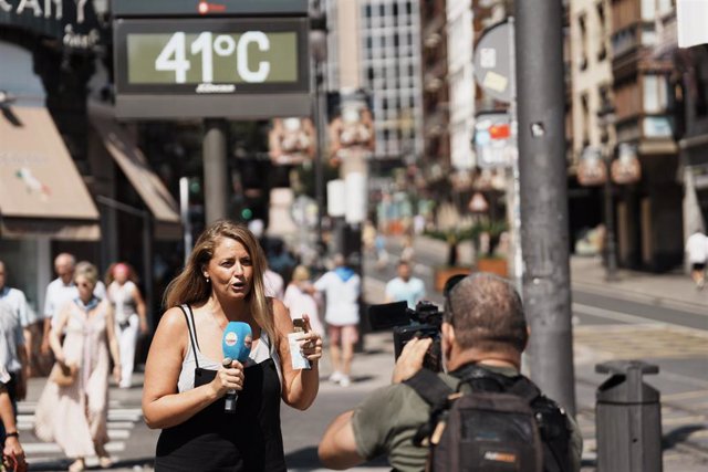 Un termómetro con una temperatura de 41ºC durante la cuarta ola de calor del verano, a 23 de agosto de 2023, en Bilbao, Vizcaya, País Vasco (España). 