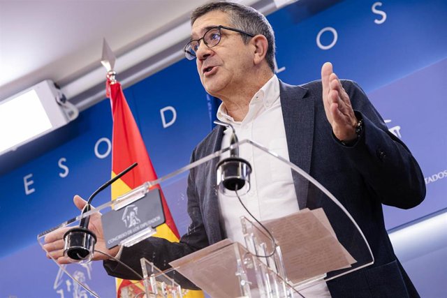 El portavoz del PSOE en el Congreso, Patxi López, durante una rueda de prensa posterior a la reunión de la Junta de Portavoces, en el Congreso de los Diputados, a 14 de septiembre de 2023, en Madrid (España).