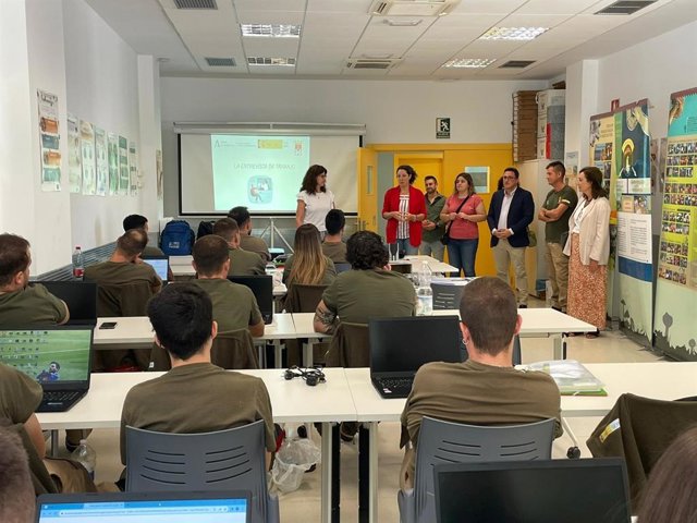 Reunión con alumnado del programa.