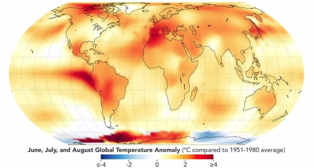 Este mapa muestra las anomalías de la temperatura global para el verano meteorológico de 2023 (junio, julio y agosto). Muestra cuánto más cálidas o más frías fueron las diferentes regiones de la Tierra en comparación con el promedio de referencia de 1951