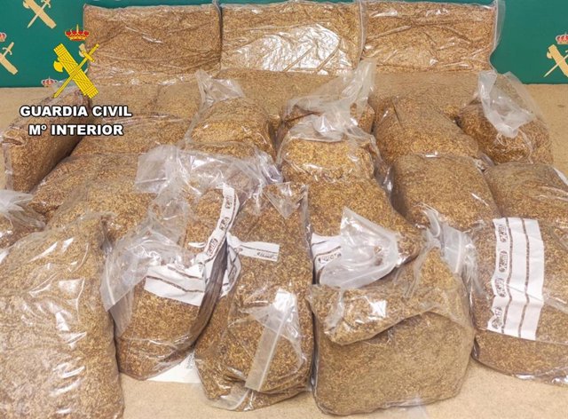 La Guardia Civil de Burgos se incauta de 49 kilos de picadura de tabaco ilegales.