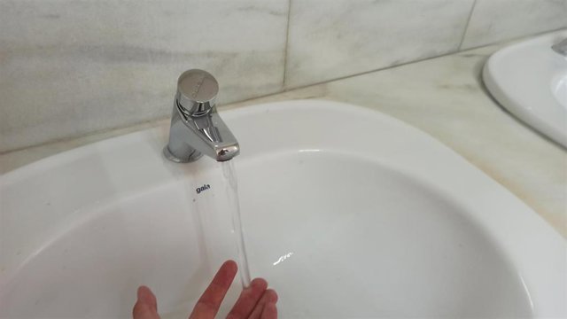 Archivo - Emasesa estudia una subida de las tarifas por la sequía y el encarecimiento de la depuración. 