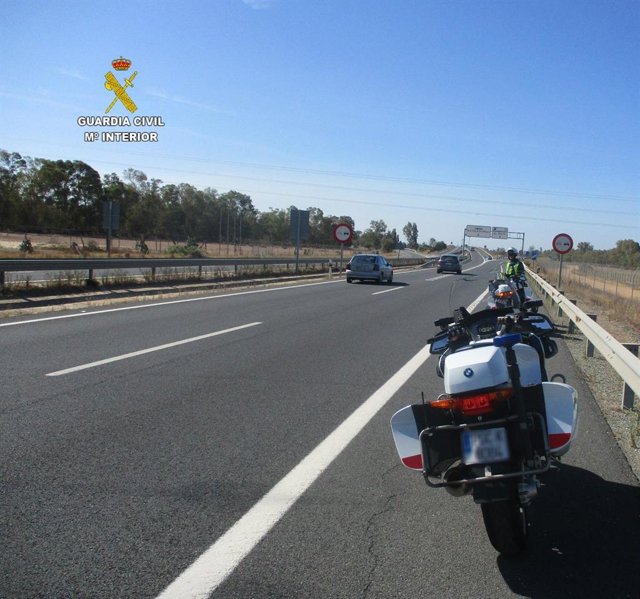 Vehículo de la Guardia Civil de Tráfico.