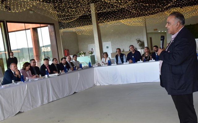 Reunión con Toro Verde