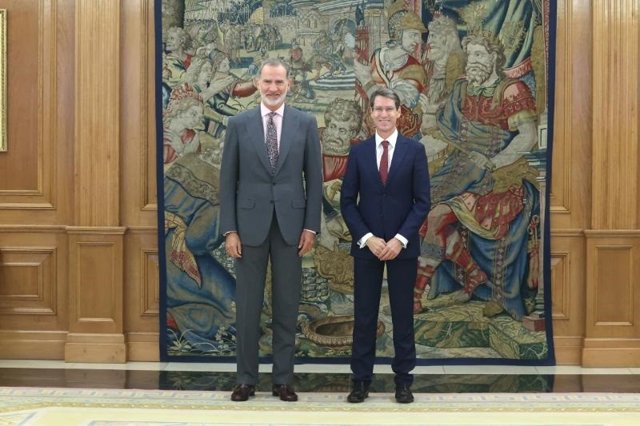 Su Majestad el Rey, Felipe VI, ha recibido hoy, día 16, en el Palacio de la Zarzuela, en audiencia al presidente del Gobierno de La Rioja, Gonzalo Capellán con motivo de su reciente nombramiento
