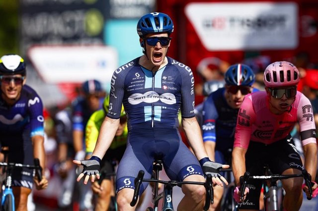 El italiano Alberto Dainese venció al esprint en Íscar en La Vuelta a España de 2023.