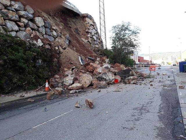 Cede la escollera del nuevo vial construido para el soterramiento de las vías en Langreo