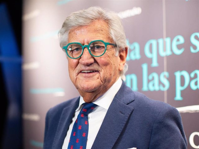 Archivo - El presentador de radio y televisión y escritor, Pepe Domingo Castaño, en la presentación de su libro ‘Hasta que se me acaben las palabras’, en la sala ámbito cultural de El Corte Inglés de Callao, a 20 de enero de 2022, en Madrid (España).