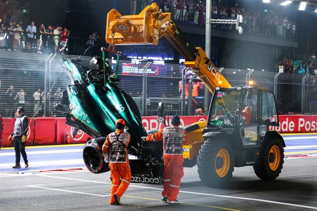 Los comisarios retiran el coche de Lance Stroll en Singapur