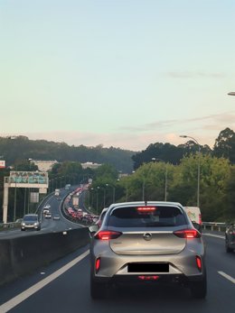 Retenciones en la entrada a A Coruña por un accidente múltiple en Alfonso Molina.