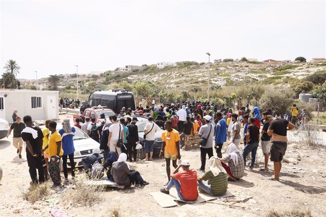 Migrantes y refugiados llegados a la isla italiana de Lampedusa