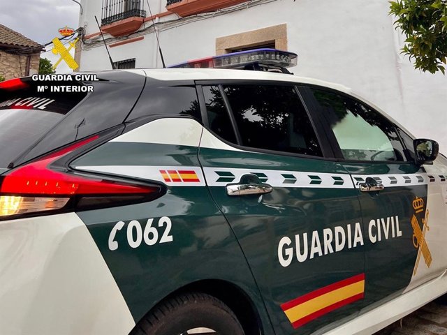 Archivo - Un vehículo de la Guardia Civil, en una imagen de archivo