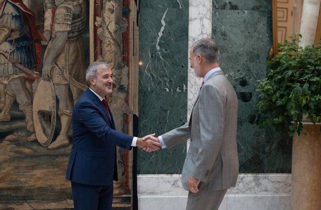 L'alcalde de Barcelona, Jaume Collboni, amb el rei Felip VI