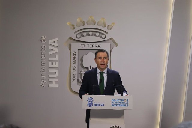 El primer teniente alcalde de Urbanismo y Medio Ambiente, Felipe Arias, este lunes en rueda de prensa.