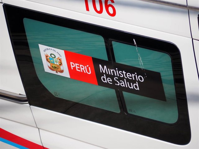 Archivo - Ambulancia de Perú