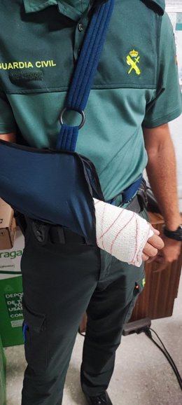Uno de los agentes de la Guardia Civil de Chiclana atacados porun individuo en la madrugada de este domingo.