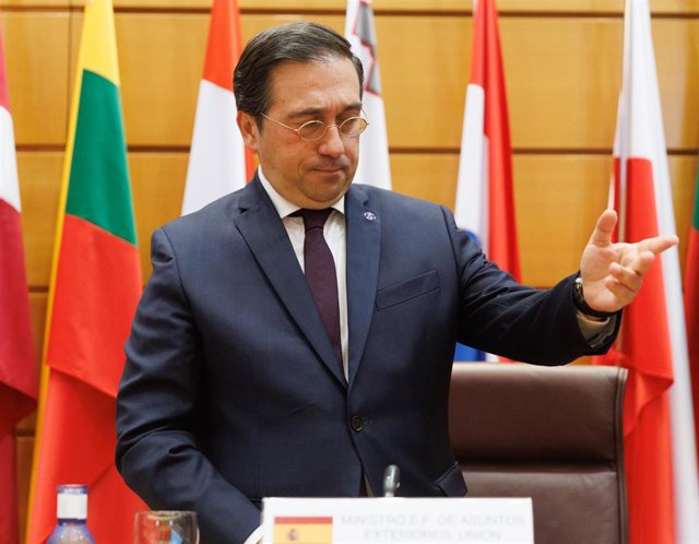 El ministro de Asuntos Exteriores, Unión Europea y Cooperación en funciones, José Manuel Albares, a su llegada a la reunión de presidentes de la COSAC en el Senado, a 18 de septiembre de 2023, en Madrid (España). 