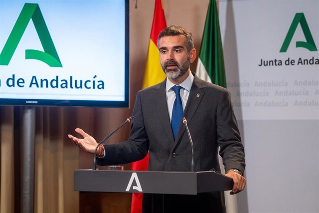 El consejero de Sostenibilidad, Medio Ambiente y Economía Azul de la Junta de Andalucía y portavoz del gobierno, Ramón Fernández-Pacheco, en la rueda de prensa tras el Consejo de Gobierno andaluz en el Palacio de San Telmo, a 19 de septiembre de 2023, en 