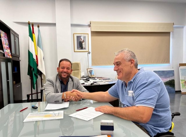 El alcalde de La Algaba y Juan José Lara