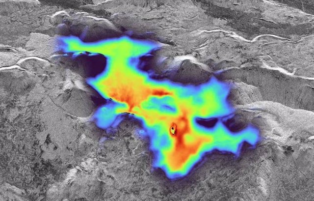 Un ejemplo de los datos del radar aéreo del DLR muestra un cambio de elevación de varias decenas de metros alrededor del volcán volcánicamente activo Litli-Hrútur causado por la creación de nueva roca. El rojo indica el mayor cambio; azul, lo mínimo.