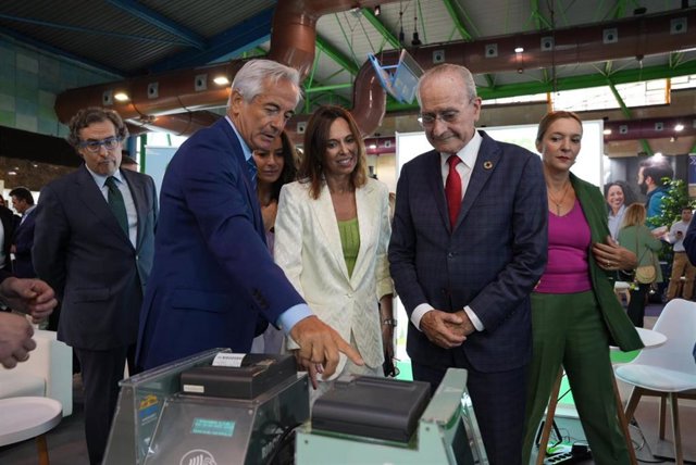 La consejera de Fomento, Rocío Blanco, y el alcalde de Málaga, Francisco de la Torre, durante la inauguración de los foros Greencities y S-Moving.