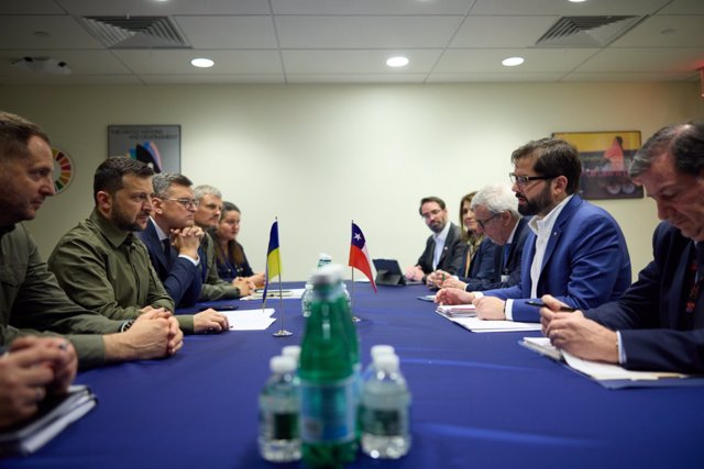 El presidente ucraniano, Volodimir Zelenski, se reúne con el presidente de Chile, Gabriel Boric