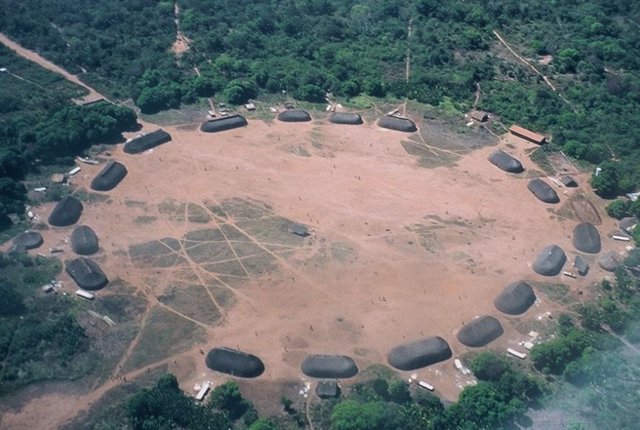 Foto aérea de la aldea Kuikuro II en el Território Indígena do Xingu.