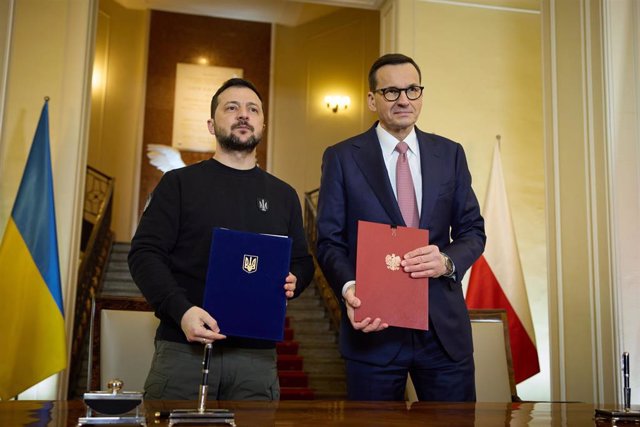 Archivo - El presidente de Polonia, Mateusz Morawiecki, recibe en Varsovia al presidente de Ucrania, Volodimir Zelenski, en abril