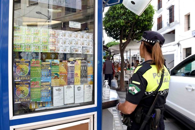 La Policía Local de Algeciras detiene un joven de 19 años por robar a un vendedor de la ONCE cupones por valor de 3.600 euros