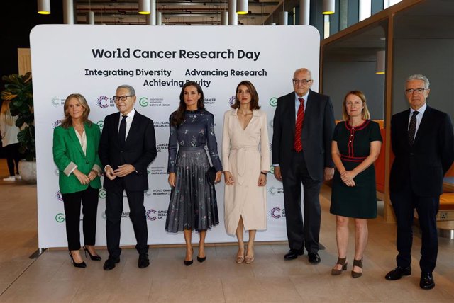 La Reina mantiene en Londres una reunión de trabajo con expertos médicos e investigadores con motivo del acto central del “Día Mundial de la Investigación en Cáncer” organizado por la AECC