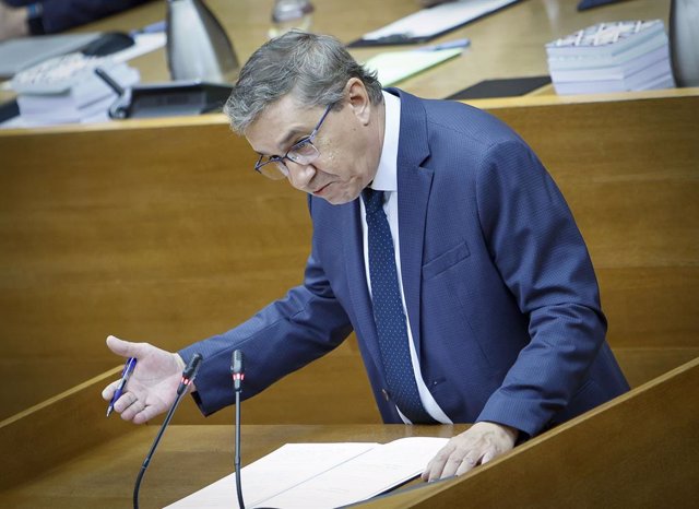 El conseller José Antonio Rovira compareix a Les Corts