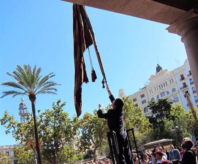 Archivo - Imagen del inicio de una Procesión Cívica durante un 9 d'Octubre en València.