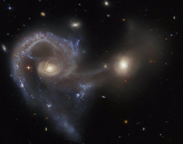 El Hubble observa un peculiar par galáctico