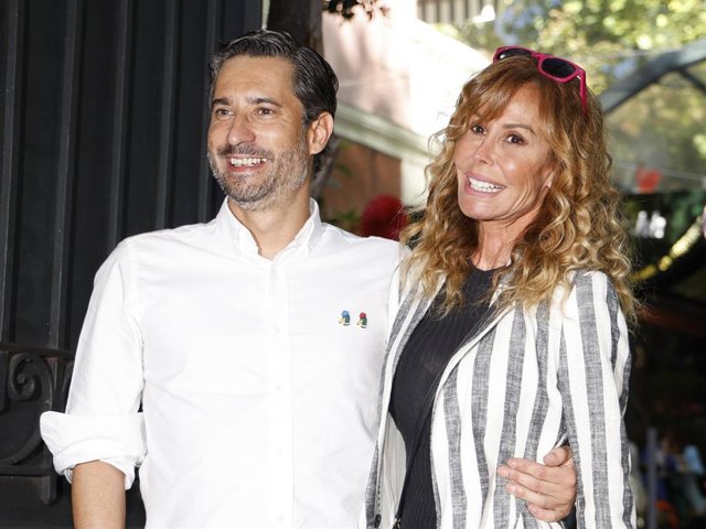 Lara Dibildos y su novio, Cándido Conde Pumpido Jr., en el restaurante donde celebran su fiesta de cumpleaños a 23 de Septiembre de 2023 en Madrid (España).