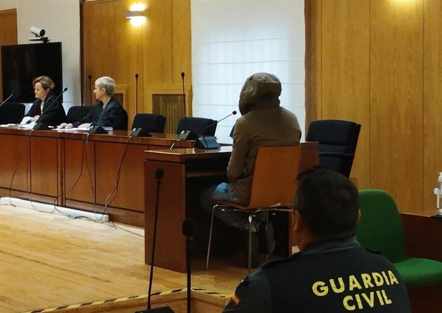 El condenado por siete delitos, durante la vista de conformidad celebrada esta mañana en la Audiencia de Valladolid.