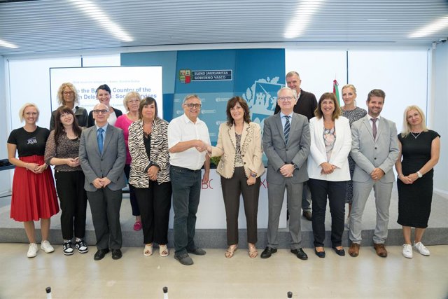 Esloveniako eta Jaurlaritzako ordezkariak.