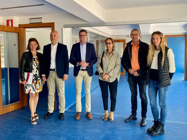 Autismoaren espektroko nahasmendua dutenentzako Arabako eguneko arreta zentro berrira egindako bisita.