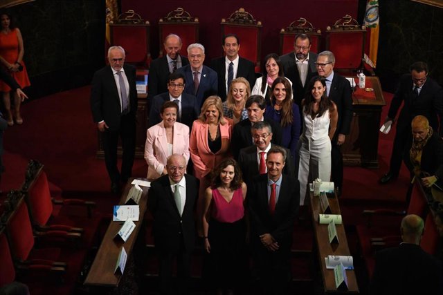 Ayuso rebie el galardón especial en los XI Premios ECO de la Fundación Excelencia y Calidad en la Oncología, por su compromiso con la sanidad y la búsqueda de la excelencia y la calidad en la atención a los pacientes con cáncer.